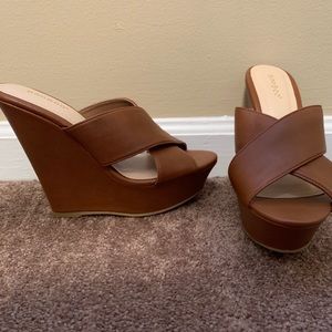 Slip on wedges, size 8